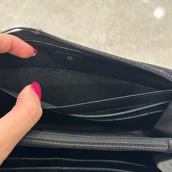 Vintage Chanel Caviar Leather Zippy Wallet - Picture 7 of 16